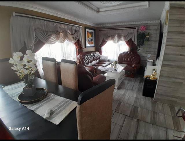 3 BEDROOM HOUSE FOR SALE IN PIMVILLE ZONE 4